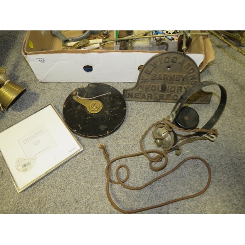 119 - A SELECTION OF METALWARE AND COLLECTABLES TO INCLUDE A C-SCOPE VLF 1000 METAL DETECTOR A/F, FOUNDRY ... 