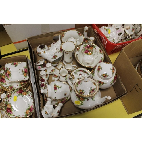 93 - A LARGE QUANTITY OF ROYAL ALBERT OLD COUNTRY ROSES CHINA TO INCLUDE A ROYAL DOULTON COUNTRY ROSE FIG... 