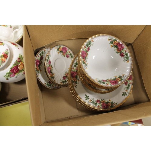 93 - A LARGE QUANTITY OF ROYAL ALBERT OLD COUNTRY ROSES CHINA TO INCLUDE A ROYAL DOULTON COUNTRY ROSE FIG... 