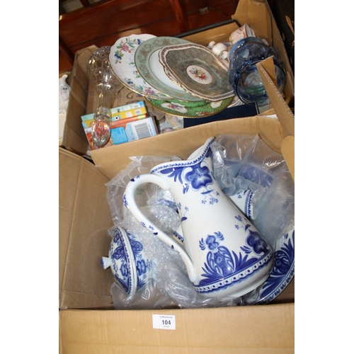 104 - A TRAY OF ASSORTED CERAMICS AND GLASSWARE TO INCLUDE A CUT GLASS DECANTED, STUDIO GLASS VASE ETC. TO... 