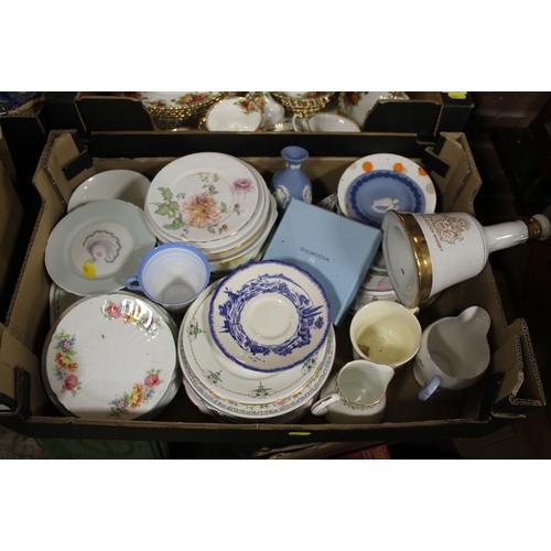 106 - A TRAY OF ASSORTED CHINA AND CERAMICS TO INCLUDE SHELLEY, WEDGWOOD ETC.