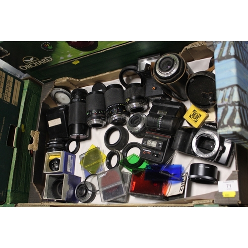 71 - A TRAY OF ASSORTED CAMERA ACCESSORIES TO INCLUDE LENSES