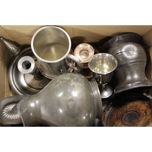 77 - A TRAY OF ASSORTED CERAMICS AND GLASSWARE TO INCLUDE A ROYAL BRIERLEY CRYSTAL LUSTRE VASE, RED AND C... 