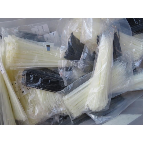 531 - TWO BOXES CONTAINING VARIOUS SIZED CABLE TIES IN SEALED BAGS