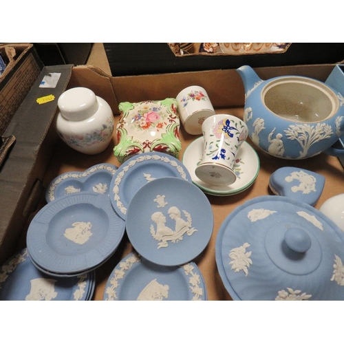 56 - A TRAY OF ASSORTED WEDGWOOD ETC, TO INCLUDE JASPERWARE VARIOUS COLOURWAYS, CHINAWARE , PIN DISHES, E... 