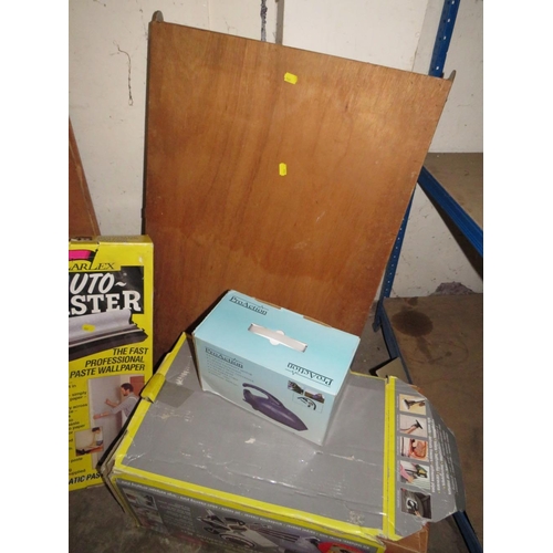 563 - A BOXED EARLEX STEAMER WITH WALLPAPER TRAY, PASTE BOARD AND HAND VACUUM