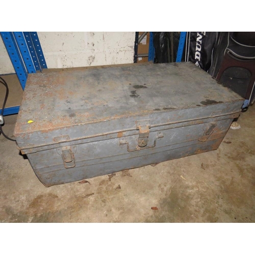 565 - A LARGE STEEL FRAMED TRAVELLING TRUNK WITH ROPE, CROWBAR ETC