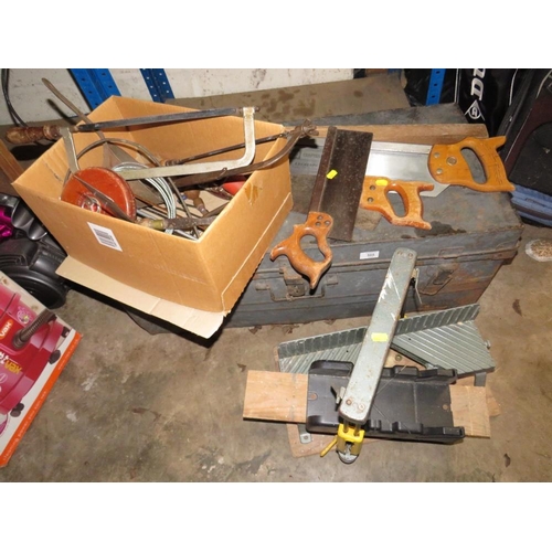 566 - VARIOUS HAND SAWS, MITRE TOOL AND CARPENTERS TOOLS