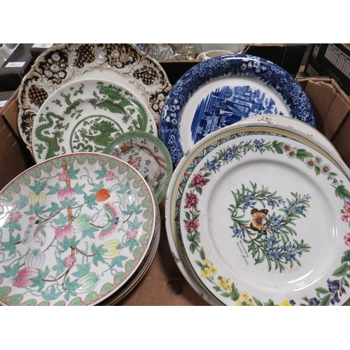 57 - A TRAY OF ASSORTED ANTIQUE AND 20TH CENTURY DECORATIVE PLATES TO INC A MEISSEN TYPE PLATE WITH CROSS... 