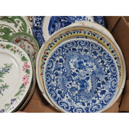 57 - A TRAY OF ASSORTED ANTIQUE AND 20TH CENTURY DECORATIVE PLATES TO INC A MEISSEN TYPE PLATE WITH CROSS... 