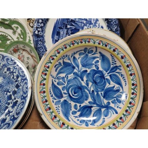 57 - A TRAY OF ASSORTED ANTIQUE AND 20TH CENTURY DECORATIVE PLATES TO INC A MEISSEN TYPE PLATE WITH CROSS... 