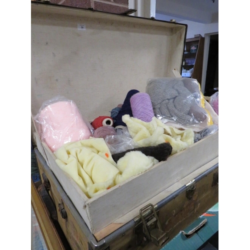 59 - A LARGE PACKING TRUNK AND CONTENTS COMPRISING TEXTILES, FABRIC PANELS. WOOL ETC