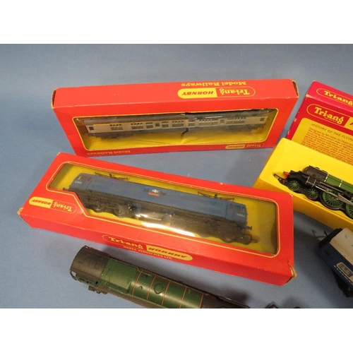 214 - TWO BOXED HORNBY LOCOMOTIVES, FLYING SCOTSMAN - R351 ELECTRIC LOCOMOTIVE, BOXED HORNBY R727 COACH, U... 