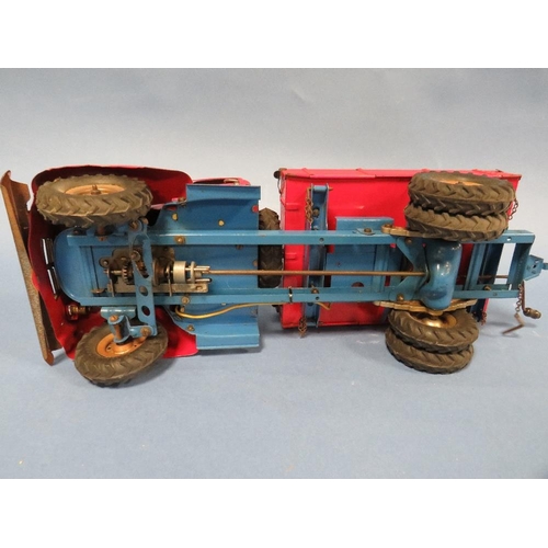 224 - AN ELECTRIC TINPLATE GAMA TRUCK TOGETHER WITH A TIN PLATE SCHUCO GRAND PRIX RACER WITH KEY