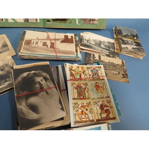 225 - A VINTAGE POSTCARD ALBUM AND CONTENTS TOGETHER WITH A BOX OF POSTCARDS