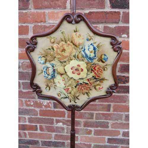 603 - A VICTORIAN MAHOGANY POLE SCREEN