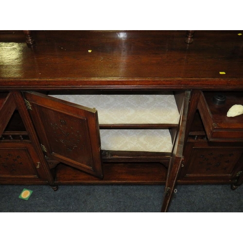 619 - A LARGE EDWARDIAN CARVED OAK MIRRORBACKED SIDEBOARD W-182 CM