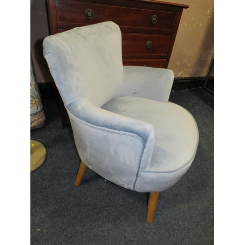 635 - A MODERN UPHOLSTERED ARMCHAIR