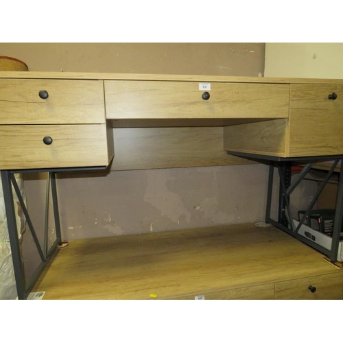 637 - A MODERN DESK/CONSOLE TABLE WITH FOUR DRAWERS AND METAL LEGS W-130 CM