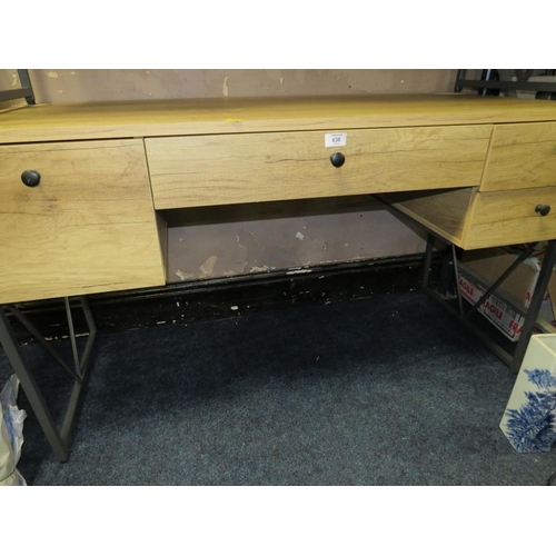 638 - A MODERN DESK/CONSOLE TABLE WITH FOUR DRAWERS AND METAL LEGS W-130 CM