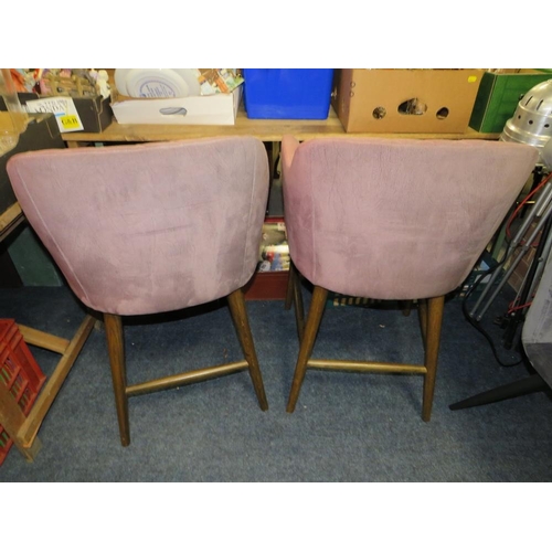 640 - A PAIR OF MODERN UPHOLSTERED KITCHEN STOOLS (2)