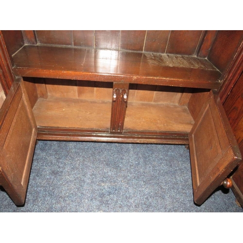 644 - A CARVED REPRODUCTION OAK OPEN BOOKCASE WITH CUPBOARD BELOW W-85 CM