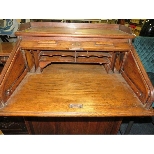 646 - AN EARLY 20TH CENTURY OAK SMALL ROLL-TOP 'LEBUS' DESK W-72 CM