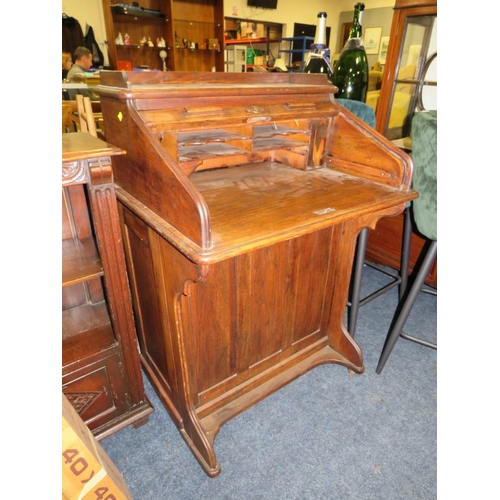 646 - AN EARLY 20TH CENTURY OAK SMALL ROLL-TOP 'LEBUS' DESK W-72 CM