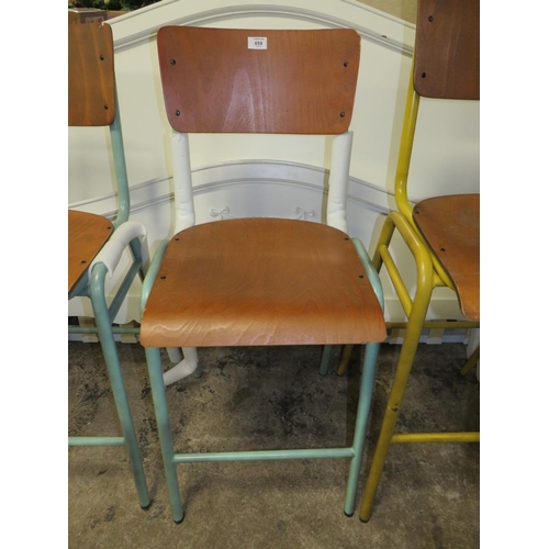 659 - A HARLEQUIN SET OF SIX INDUSTRIAL STYLE METAL BAR STOOLS