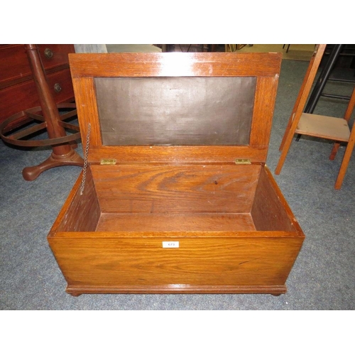 673 - AN OAK BOX WITH UPHOLSTERED TOP - W 64 CM