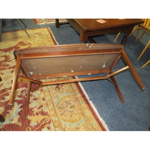 674 - A RETRO TEAK RECTANGULAR COFFEE TABLE - W 104 CM