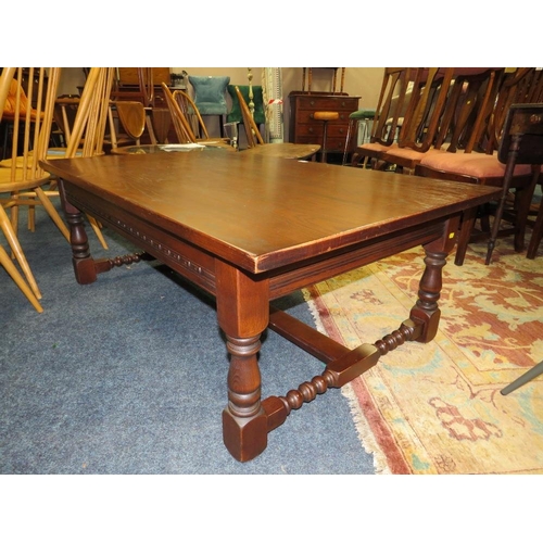 675 - A REPRODUCTION OAK 'OLD CHARM' STYLE COFFEE TABLE - W 140 CM