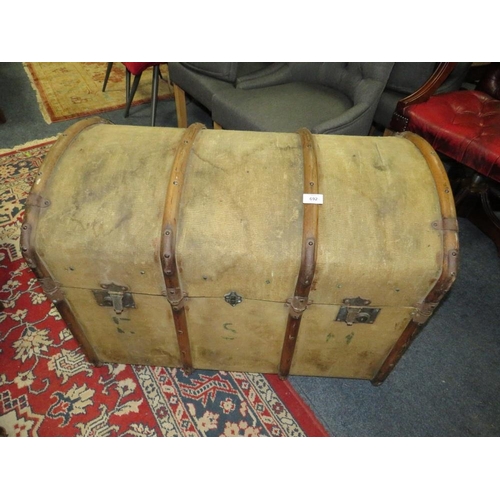 692 - A VINTAGE DOMED AND BANDED STEAMER TRUNK - W 88 CM