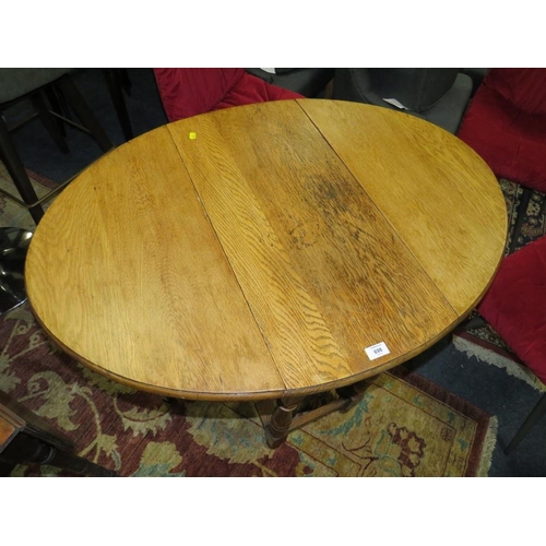 698 - A VINTAGE OAK DROPLEAF TABLE