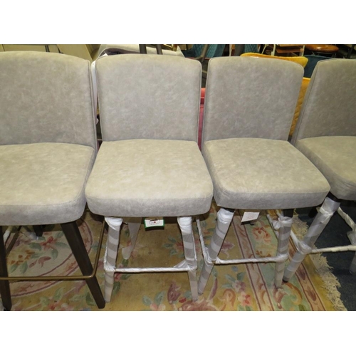 714 - A SET OF FIVE MODERN SWIVEL KITCHEN STOOLS