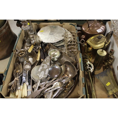 95 - A TRAY OF ASSORTED METALWARE TO INCLUDE FLATWARE, PLACEMATS AND COASTERS, CANDLESTICKS TOGETHER WITH... 