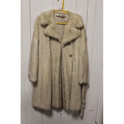 151 - A VINTAGE PASTEL MINK FUR COAT FOR SPARES / REPAIRS