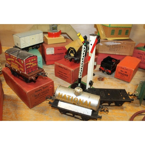 209 - TWO BOXES OF VINTAGE HORNBY TRAINS 0 GAUGE BOXED ACCESSORIES TO INCLUDE A FLAT TRUCK, N0.1 WATER TAN... 