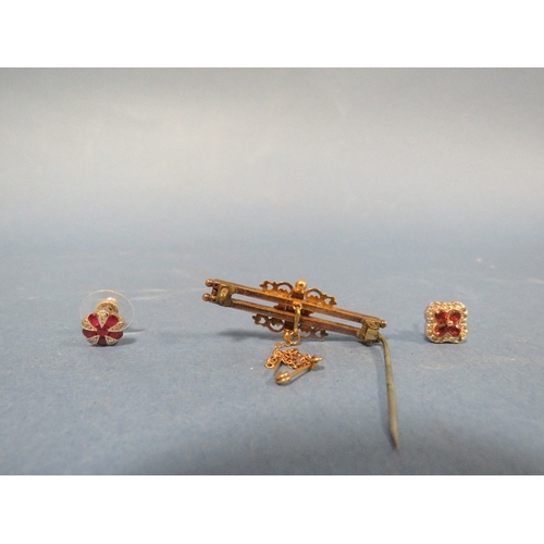 280 - A GEMSET BAR BROOCH WITH INDISTINCT HALLMARKS TOGETHER WITH TWO ODD GEMSET EARRINGS