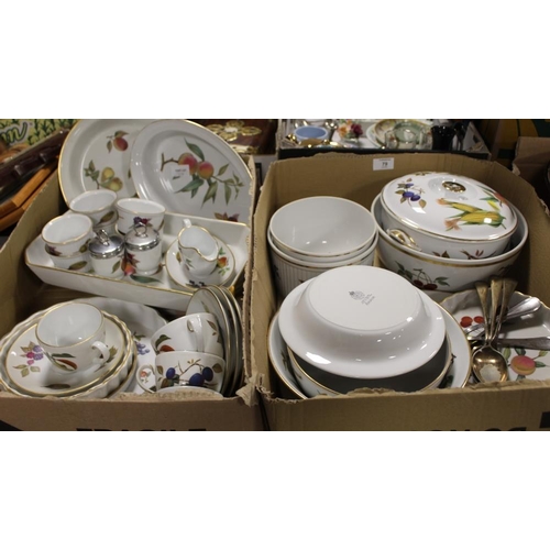 79 - TWO TRAYS OF ROYAL WORCESTER EVESHAM CERAMICS TO INC FLAN DISHES, PLATTER, BOWLS, LIDDED TUREEN ETC ... 