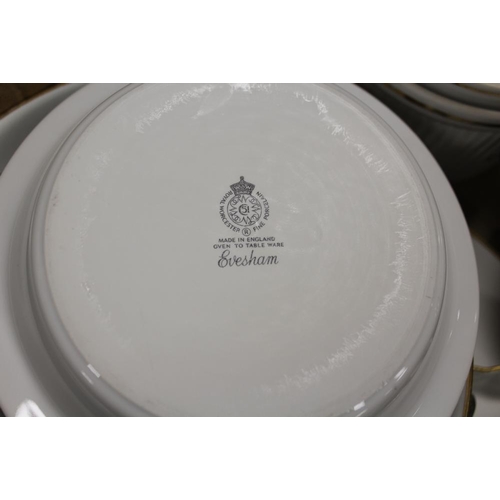 79 - TWO TRAYS OF ROYAL WORCESTER EVESHAM CERAMICS TO INC FLAN DISHES, PLATTER, BOWLS, LIDDED TUREEN ETC ... 