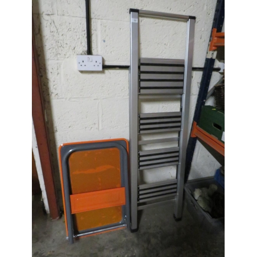 534 - A MODERN SET OF ALLOY STEPS AND AN ORANGE TROLLEY (2)