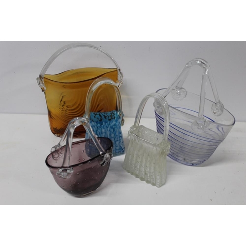 66 - A TRAY OF ASSORTED GLASSWARE ETC TO INCLUDE MODERN GLASS HANDBAGS, BLOWN GLASS FLOWERS ETC