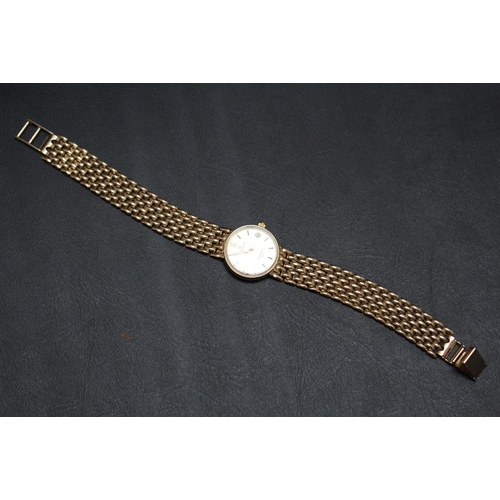 298 - A 9 CARAT GOLD SOVEREIGN DATE WRIST WATCH, approx weight 17g, Dia 2 cm