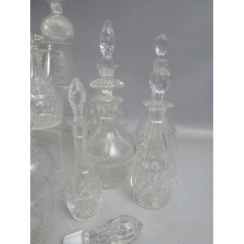 417 - A COLLECTION OF SMALL / MINIATURE GLASS DECANTERS ETC., to include a thistle shaped decanter with en... 