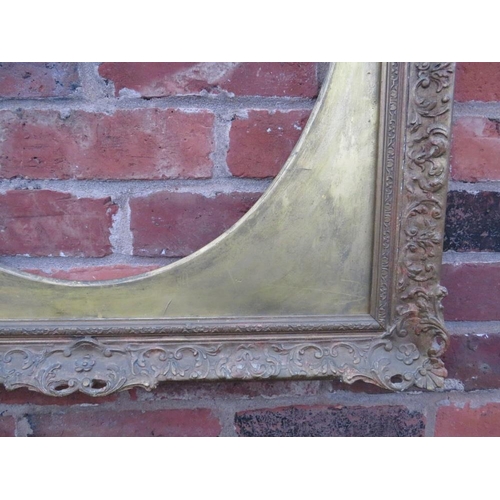 90 - A 20TH CENTURY DECORATIVE GOLD SWEPT FRAME WITH OVAL GOLD SPANDREL, frame W 7.5 cm, spandrel site si... 