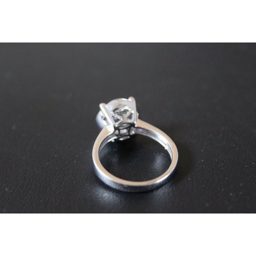 293 - AN 18 CARAT WHITE GOLD 1.72 CARAT MARQUISE AND PRINCESS CUT DIAMOND RING, complete with AGI certific... 