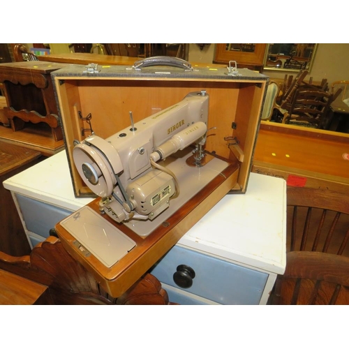 861 - A CASED SINGER ELECTRIC SEWING MACHINE