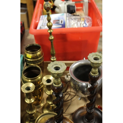 59 - TWO TRAYS OF METALWARE ETC TO INC BRASS COVERED SLIPPER BOX, BARLEYTWIST CANDLESTICKS, HORSE BRASSES... 