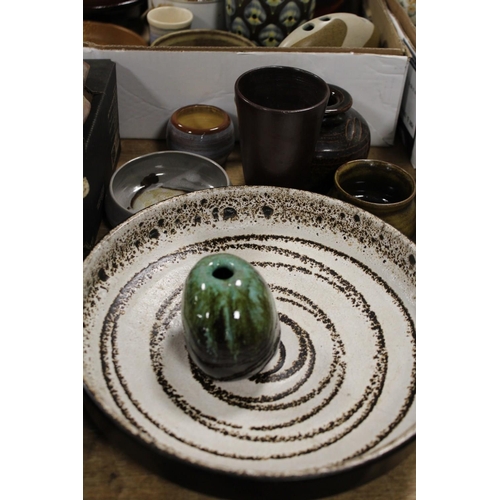 65 - THREE TRAYS OF STUDIO POTTERY TO INC BOWLS, VASES, TILES ETC - SOME SIGNED EXAMPLES